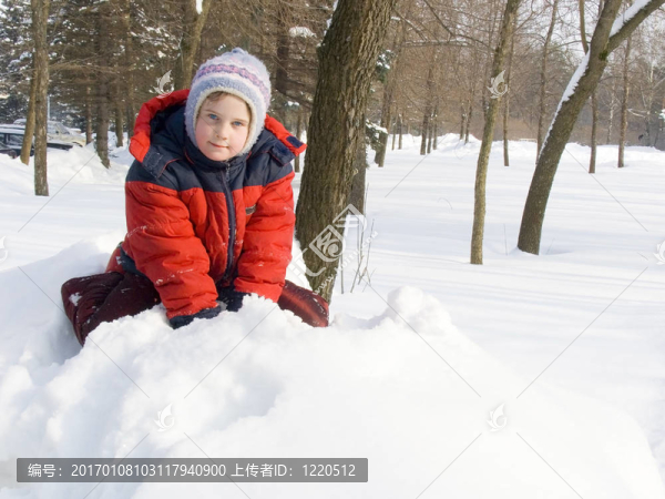 那個女孩和一個雪