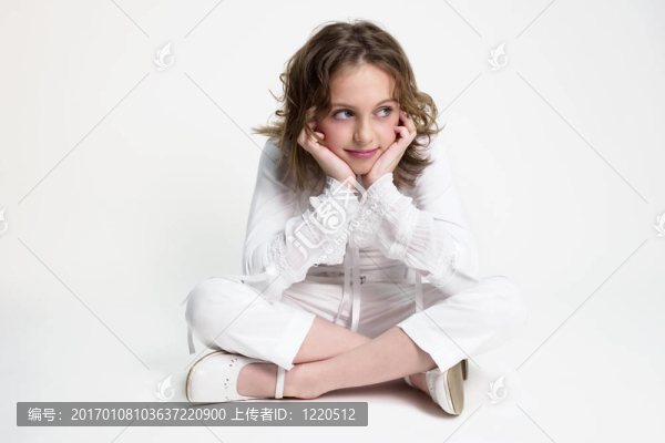穿白衣的女孩