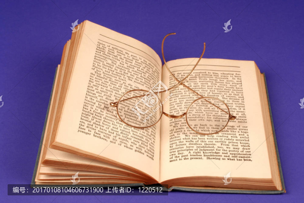 老眼鏡和書
