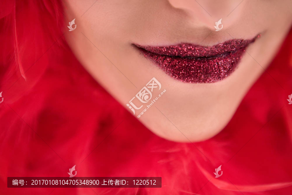 美麗的臉，紅色的嘴唇靠近寶兒