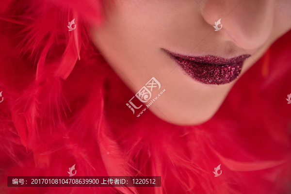 美麗的臉，紅色的嘴唇靠近寶兒