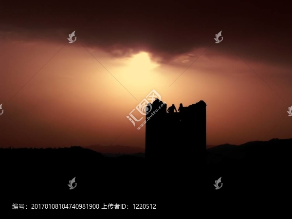 夕陽(yáng)中的人們