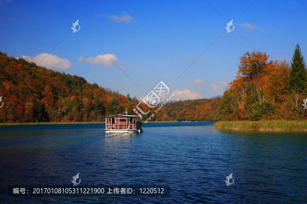 山上的湖