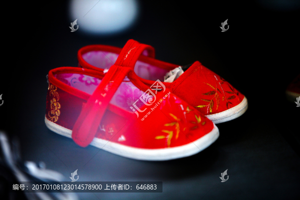 一雙繡花鞋