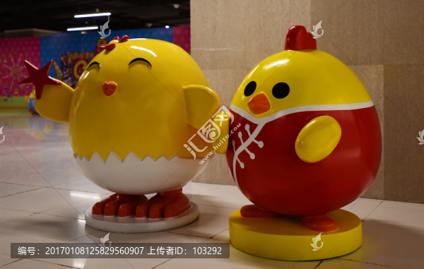 一對可愛雞仔,雞年雕塑