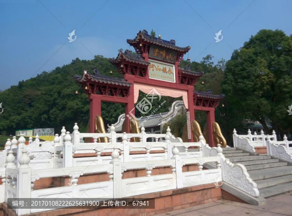 國家森林公園圭峰山永鎮(zhèn)山門