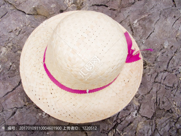 一個(gè)夏天的帽子