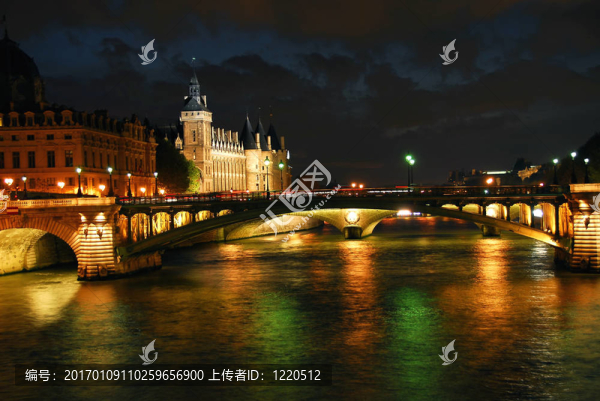 夜間的巴黎