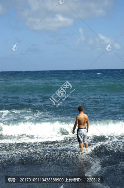 享受海浪