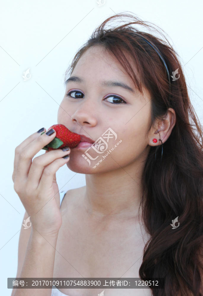 吃草莓