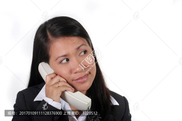 在打電話-匯圖網(wǎng) www.fosd68.com 在打電話