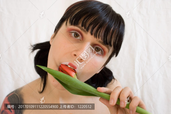 與郁金香2的女人