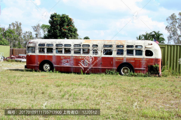 舊的公共汽車