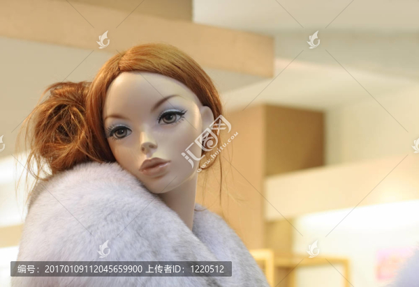 無辜的人造美女