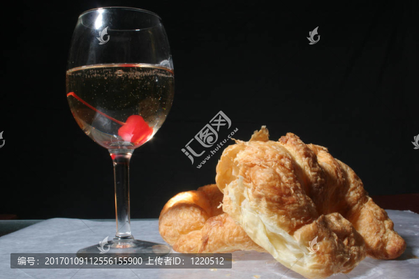 格拉斯和牛角包