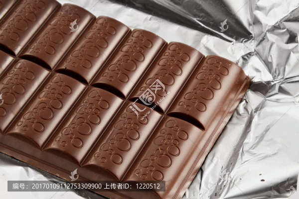 巧克力在打開包裝隔離