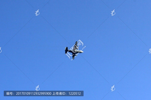 天空中的飛機
