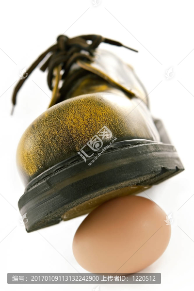 引導(dǎo)壓碎一個(gè)雞蛋-匯圖網(wǎng) www.fosd68.com 引導(dǎo)壓碎一個(gè)雞蛋