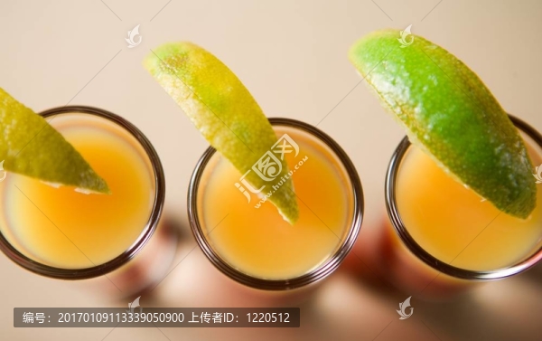 五顏六色的雞尾酒