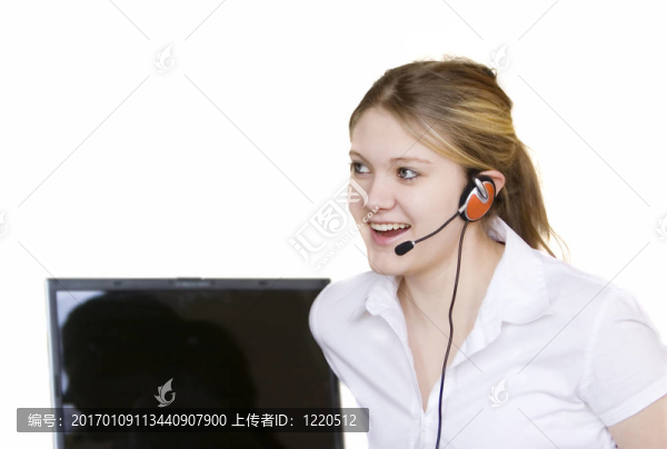 年輕的報(bào)務(wù)員