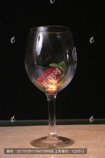 Strawberry在玻璃-匯圖網(wǎng) www.fosd68.com Strawberry在玻璃