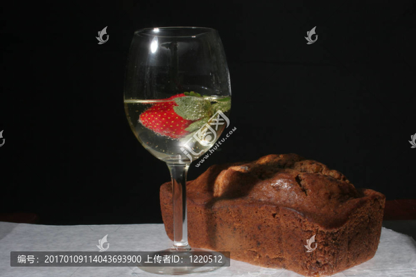 香檳；面包