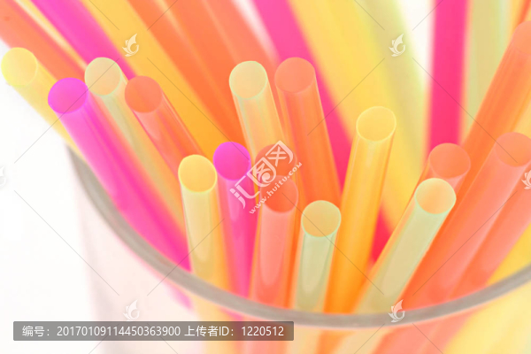 五顏六色的吸管