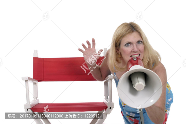 美女導(dǎo)演用擴(kuò)音器2