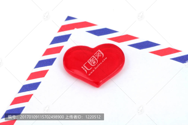 紅色的心和信封