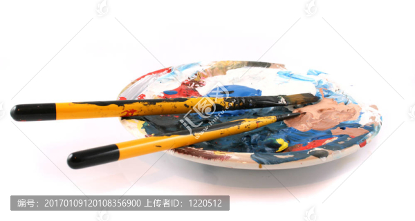 白色背景上的畫筆