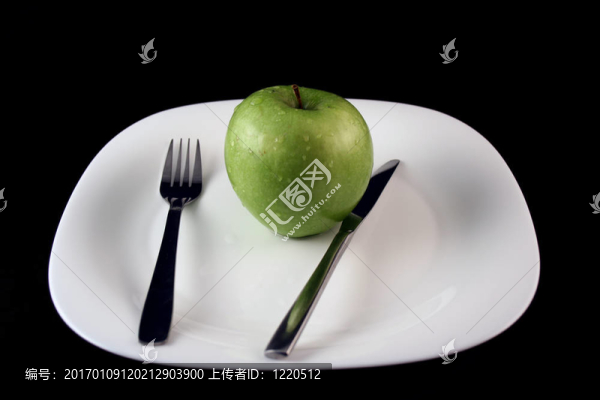 在盤子上的綠色蘋果