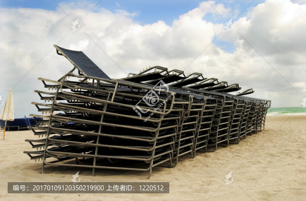 空蕩蕩的海灘