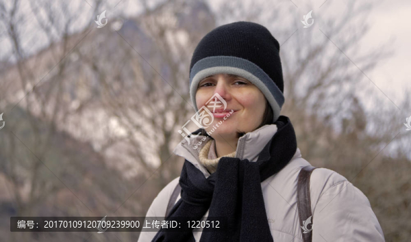 微笑的冬姑娘