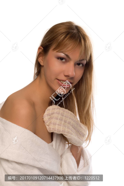 美麗的放松女孩后溫泉