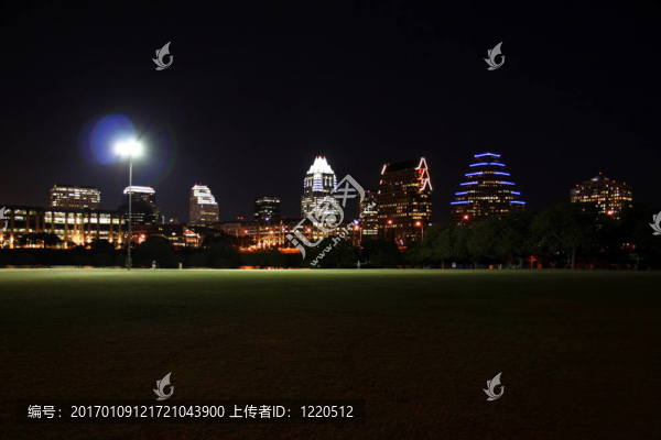 市中心的奧斯丁；德克薩斯在夜間