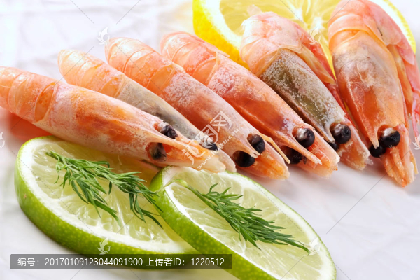 由檸檬和石灰調(diào)味的蝦