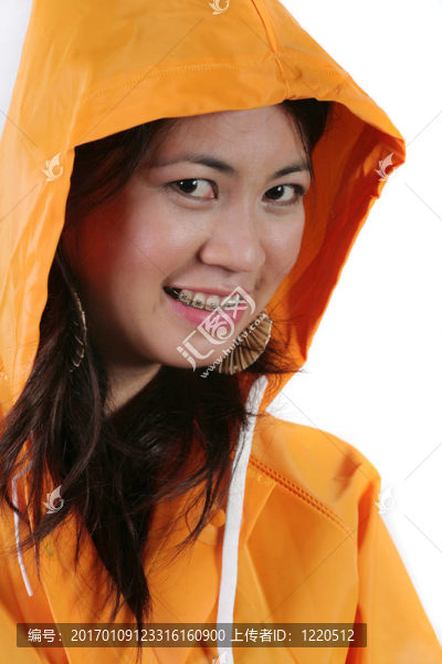 雨衣的女孩