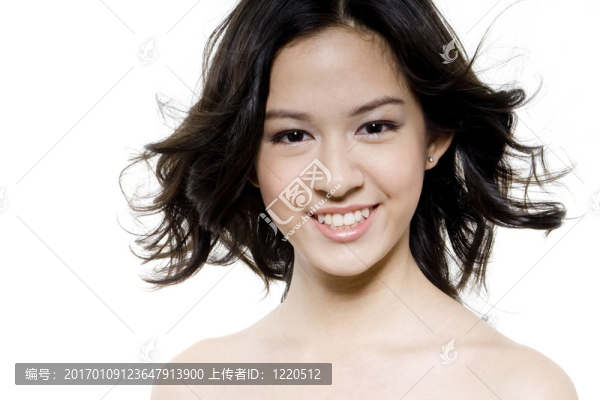 隨風(fēng)飄動的頭發(fā)