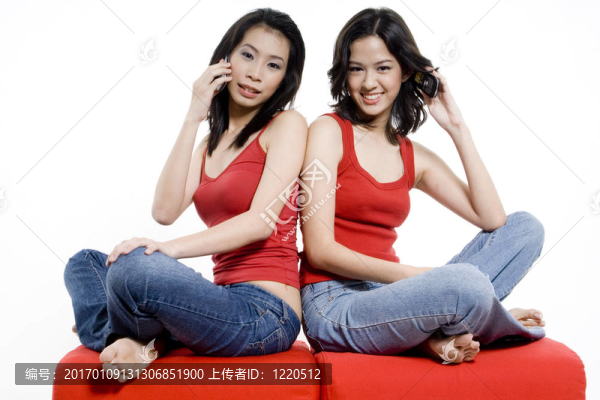 坐在電話