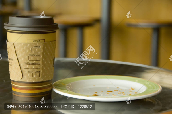 咖啡和甜點在一個時髦的咖啡店