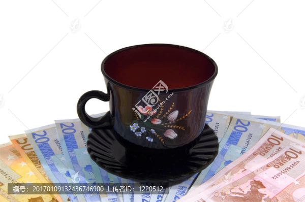 錢和杯