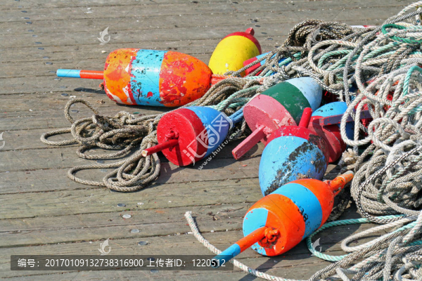 漂浮在甲板上