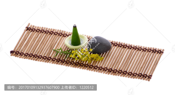 香味；在墊子上的卵石和花