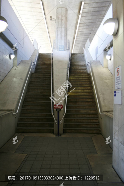 地鐵樓梯