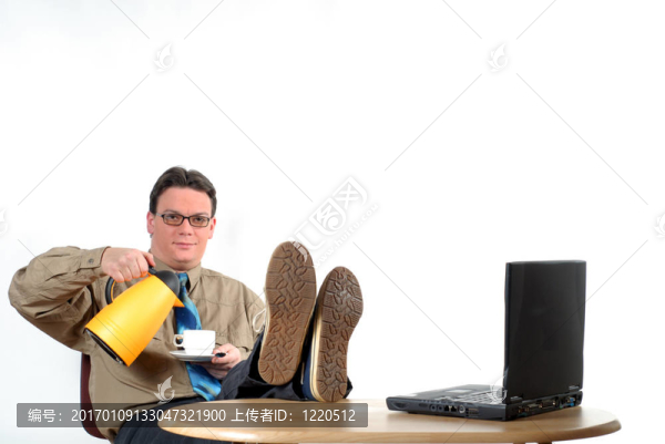 有咖啡休息的年輕商人