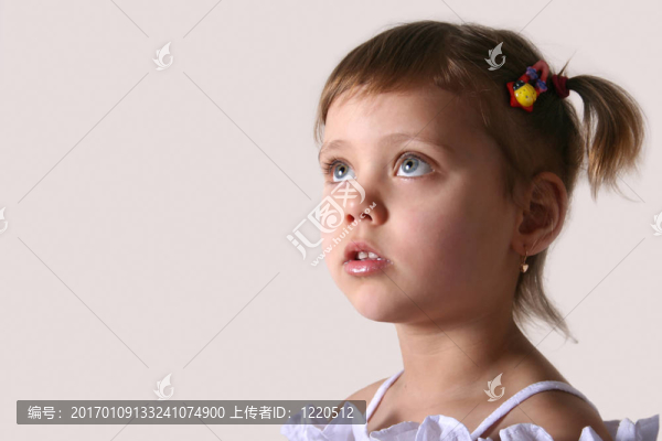 小女孩