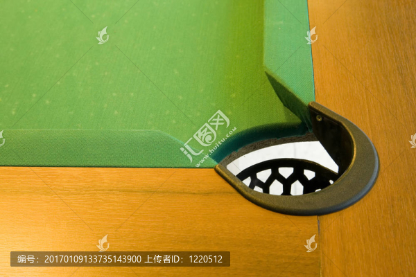 臺(tái)球桌角