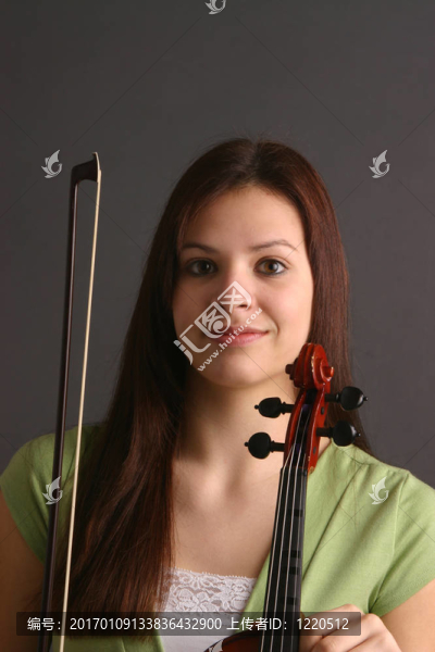 女孩與Violin
