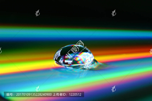 彩虹的水滴-匯圖網(wǎng) www.fosd68.com 彩虹的水滴