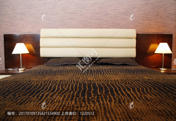 舒適的床